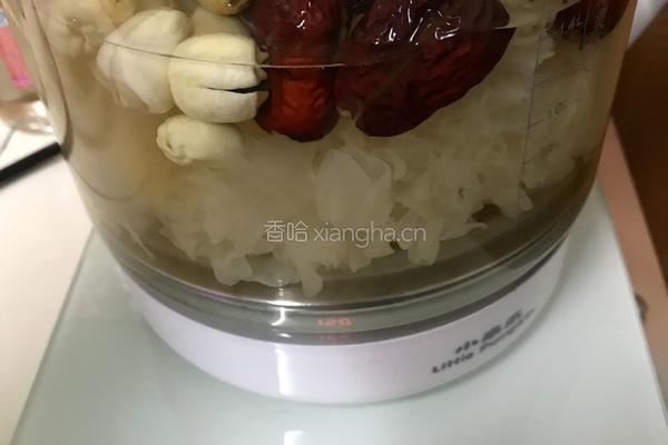 红枣银耳莲子羹的做法图解7