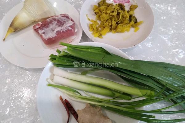 冬笋酸菜炒五花肉的做法图解1
