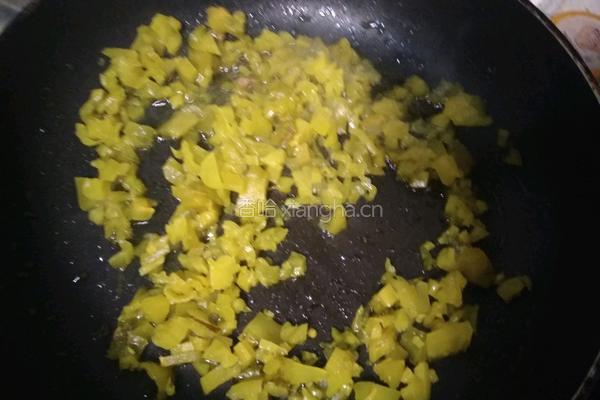 肉末酸菜炒豆角的做法图解4