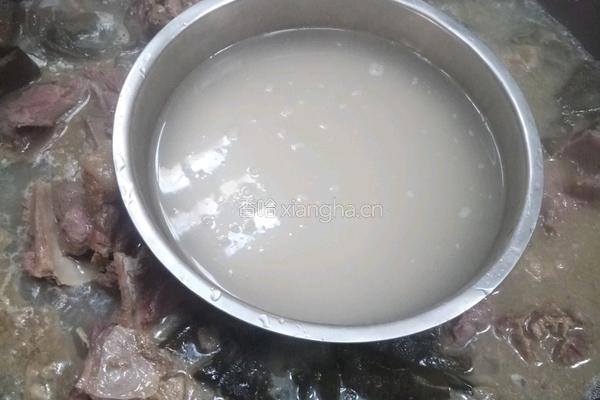 柴火炖骨头汤的做法图解3