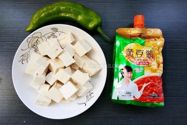 黄豆酱版红烧豆腐的做法图解1