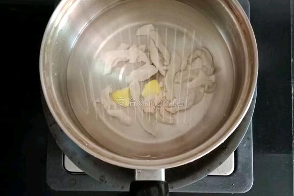 南瓜鸡肉面线 (宝宝辅食）的做法图解2