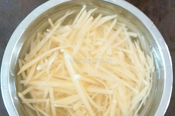 酸辣土豆丝的做法图解1
