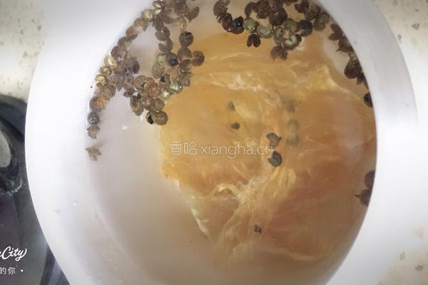 鱼胶鸡爪汤的做法图解2