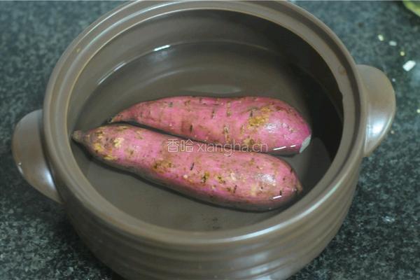 紫苏砂锅鲫鱼蒸的做法图解4