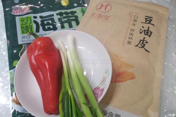 凉拌豆油皮海带丝的做法图解1