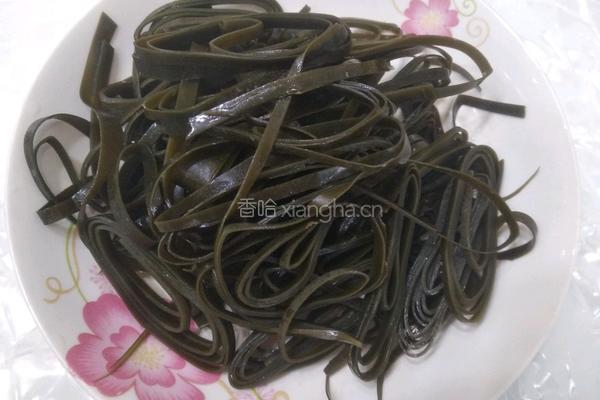 凉拌豆油皮海带丝的做法图解2