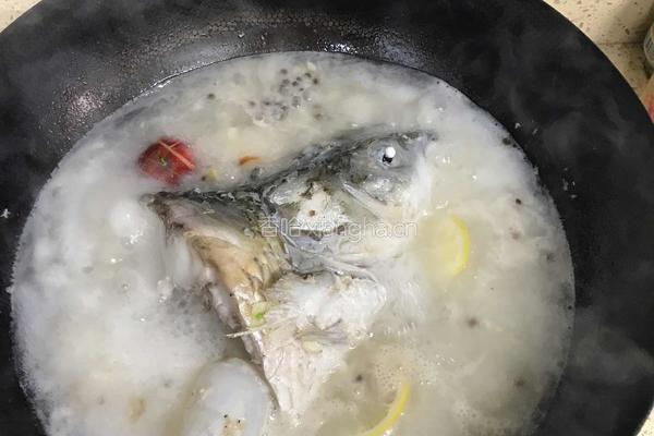 酸味鱼头汤（不爱吃饭的儿童首选）的做法图解3