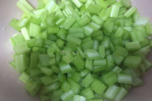 凉拌西芹花生的做法图解4