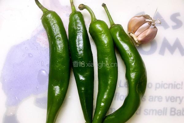 虎皮尖椒的做法图解1