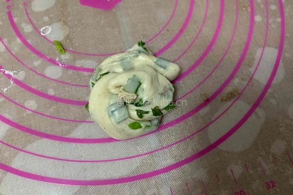 煎葱花饼（饺子皮利用起来）的做法图解9