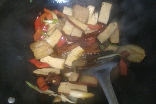 白萝卜香干炒五花肉的做法图解8