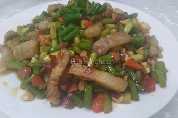 蒜苗花生炒五花肉的做法图解9
