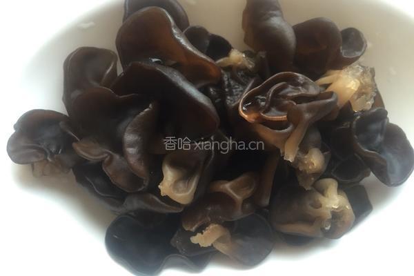 凉拌木耳花生的做法图解5
