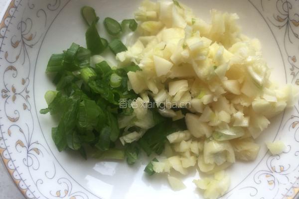 凉拌木耳花生的做法图解6