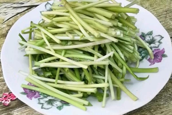 常州特色菜_凉拌水芹的做法图解1