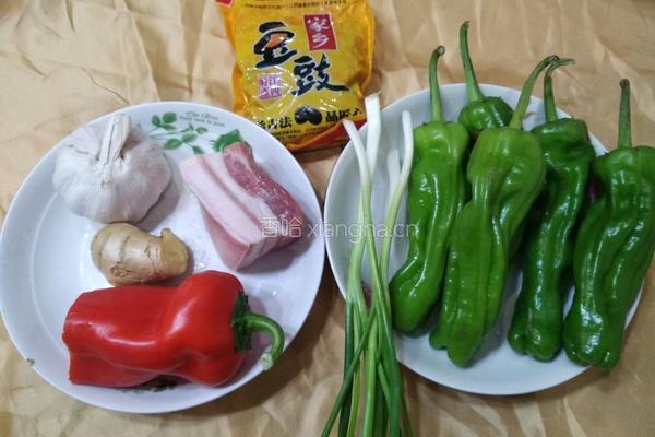 豆豉青椒炒五花肉的做法图解1