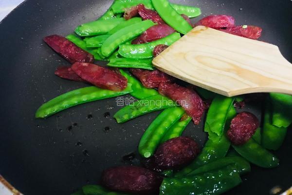 荷兰豆炒腊肠的做法图解8