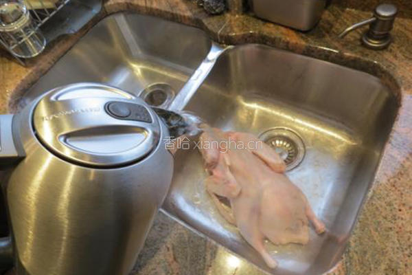 开年重头菜瑜膳房独门秘制 北京烤鸭的做法图解1