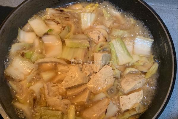 白菜炖冻豆腐的做法图解2