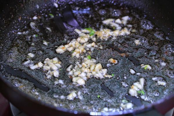 莲藕芹菜炒肉片的做法图解5