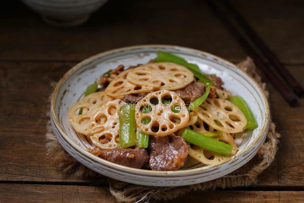 莲藕芹菜炒肉片的做法图解9