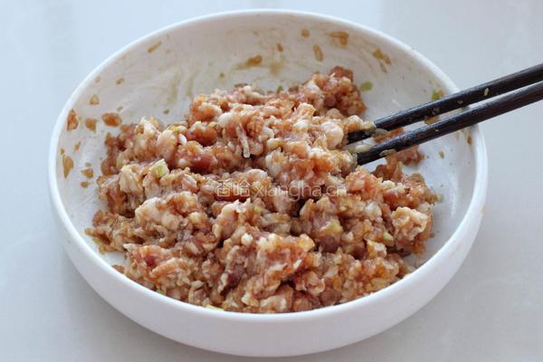 水晶猪肉萝卜卷的做法图解3
