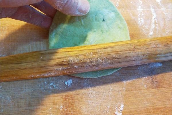 新文美食 菠菜玫瑰面点的做法图解6