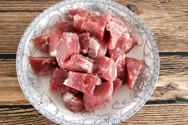 牛肉炖萝卜的做法图解3