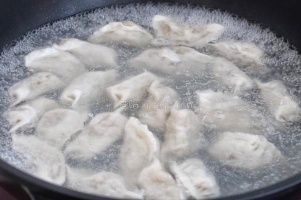 猪肉酸菜馅饺子的做法图解12