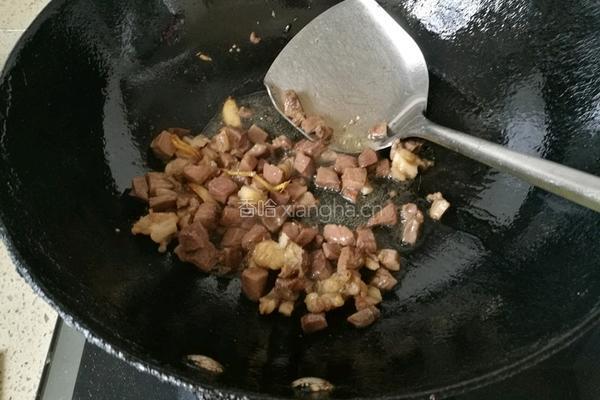 萝卜牛腩蘑菇煲的做法图解4