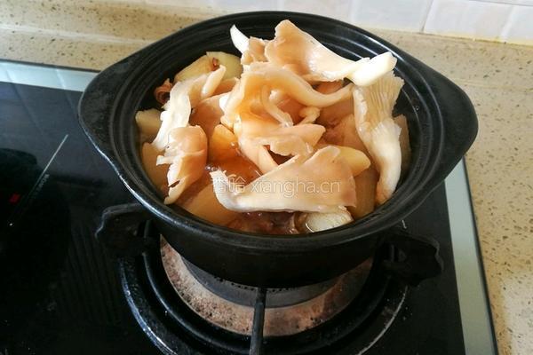 萝卜牛腩蘑菇煲的做法图解11