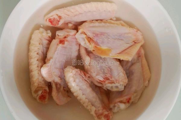 蒜蓉蜂蜜鸡翅的做法图解1
