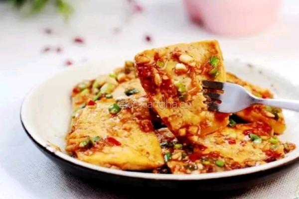 酱汁煎豆腐的做法图解1
