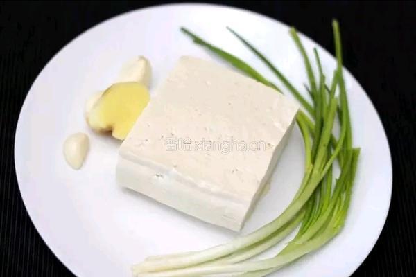 酱汁煎豆腐的做法图解2