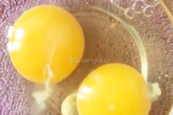 天津菜#虾酱炒鸡蛋的做法图解1
