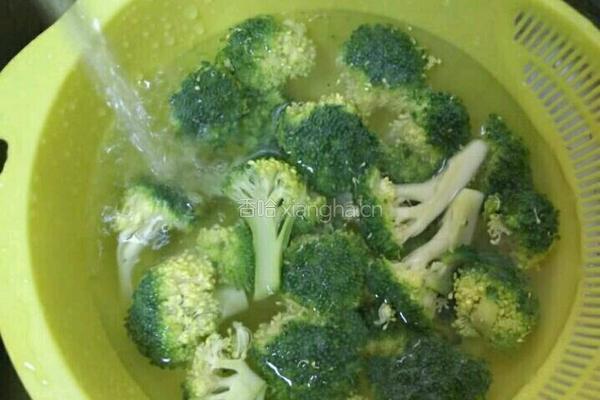 清炒西兰花的做法图解1