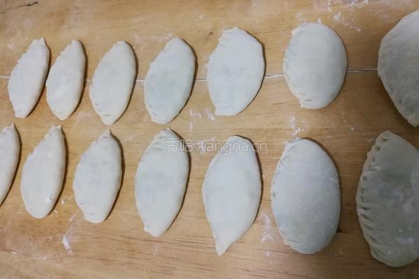 ??哈年夜饭三鲜韭菜盒子的做法图解2
