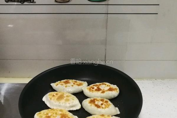 ??哈年夜饭三鲜韭菜盒子的做法图解3