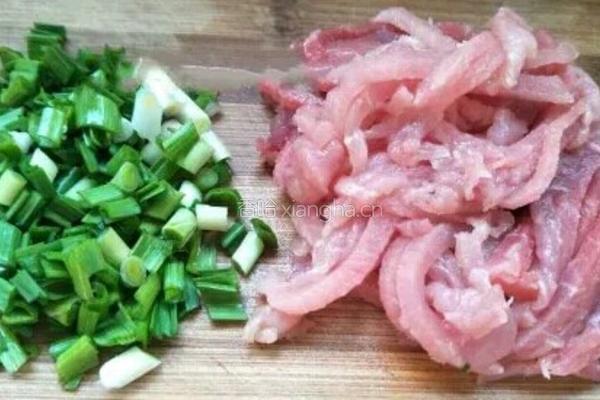 尖椒肉丝炒粉条的做法图解3