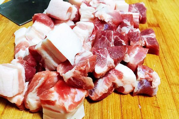 东北红烧肉的做法图解1