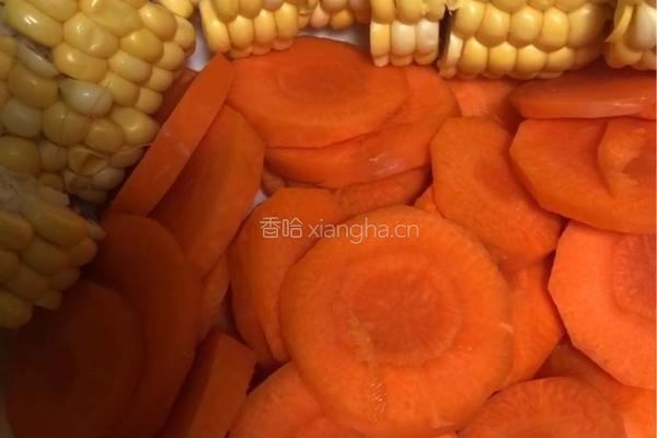 粤式靓汤胡萝卜玉米扇骨汤的做法图解3