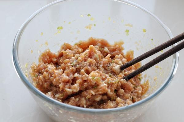 猪肉三鲜馅水饺的做法图解4