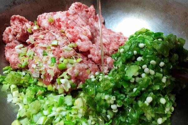 猪肉秋葵馅水饺的做法图解4