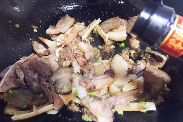 回锅猪头肉的做法图解7