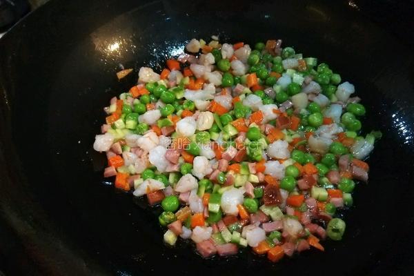 新文美食 扇贝虾仁蛋炒饭的做法图解10