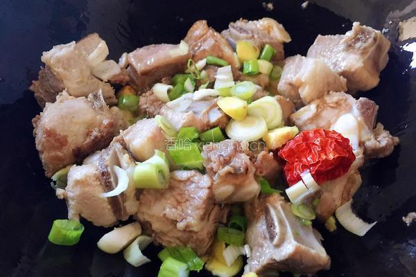 排骨土豆炖豆角的做法图解7