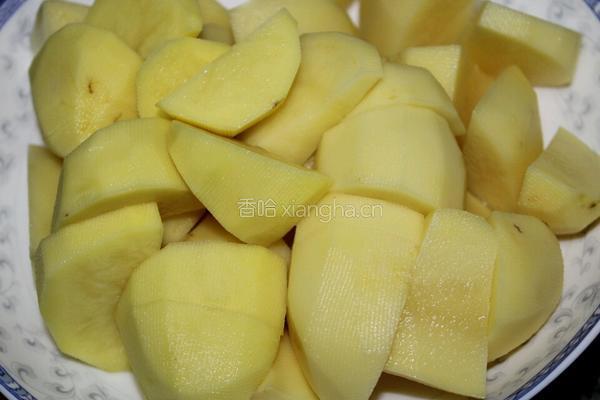 红烧肉炖土豆的做法图解3