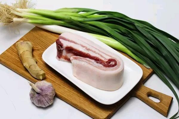 大蒜炒回锅肉的做法图解1