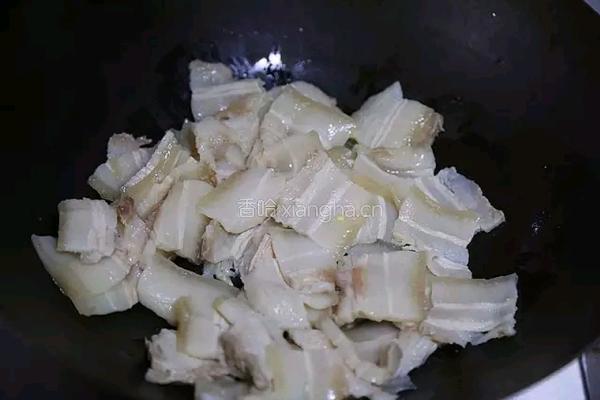 大蒜炒回锅肉的做法图解4